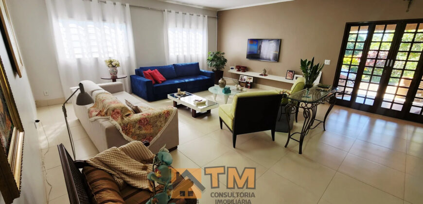 EXCELENTE CHACARA, COM LINDOS JARDINS, PARA QUEM BUSCA PAZ, TRANQUILADADE, LOCAL DE DESCANÇO, E CONTATO COM A NATUREZA, ALÉM DE UMA LINDA CASA PARA O CONFORTO DA FAMÍLIA.