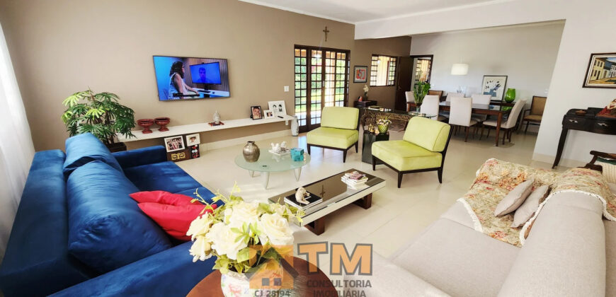 EXCELENTE CHACARA, COM LINDOS JARDINS, PARA QUEM BUSCA PAZ, TRANQUILADADE, LOCAL DE DESCANÇO, E CONTATO COM A NATUREZA, ALÉM DE UMA LINDA CASA PARA O CONFORTO DA FAMÍLIA.