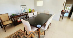 EXCELENTE CHACARA, COM LINDOS JARDINS, PARA QUEM BUSCA PAZ, TRANQUILADADE, LOCAL DE DESCANÇO, E CONTATO COM A NATUREZA, ALÉM DE UMA LINDA CASA PARA O CONFORTO DA FAMÍLIA.