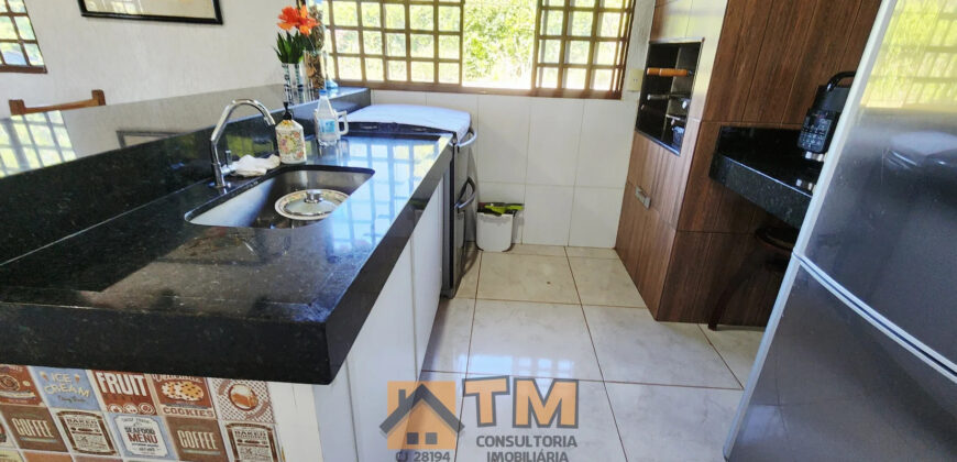 EXCELENTE CHACARA, COM LINDOS JARDINS, PARA QUEM BUSCA PAZ, TRANQUILADADE, LOCAL DE DESCANÇO, E CONTATO COM A NATUREZA, ALÉM DE UMA LINDA CASA PARA O CONFORTO DA FAMÍLIA.