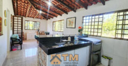 EXCELENTE CHACARA, COM LINDOS JARDINS, PARA QUEM BUSCA PAZ, TRANQUILADADE, LOCAL DE DESCANÇO, E CONTATO COM A NATUREZA, ALÉM DE UMA LINDA CASA PARA O CONFORTO DA FAMÍLIA.