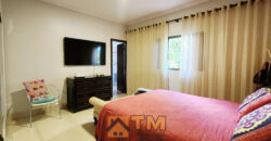 EXCELENTE CHACARA, COM LINDOS JARDINS, PARA QUEM BUSCA PAZ, TRANQUILADADE, LOCAL DE DESCANÇO, E CONTATO COM A NATUREZA, ALÉM DE UMA LINDA CASA PARA O CONFORTO DA FAMÍLIA.