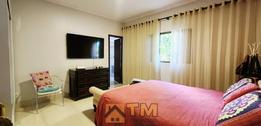 EXCELENTE CHACARA, COM LINDOS JARDINS, PARA QUEM BUSCA PAZ, TRANQUILADADE, LOCAL DE DESCANÇO, E CONTATO COM A NATUREZA, ALÉM DE UMA LINDA CASA PARA O CONFORTO DA FAMÍLIA.