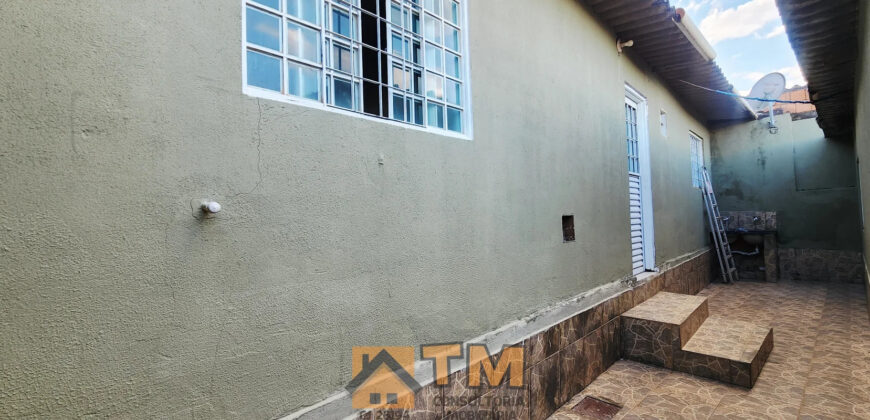 CASA COM 3 QUARTOS, MAIS UMA KIT, BEM LOCALIZADA, NO BAIRRO MORRO AZUL, ENTRADA DA CIDADE, EM SÃO SEBASTIÃO/DF.