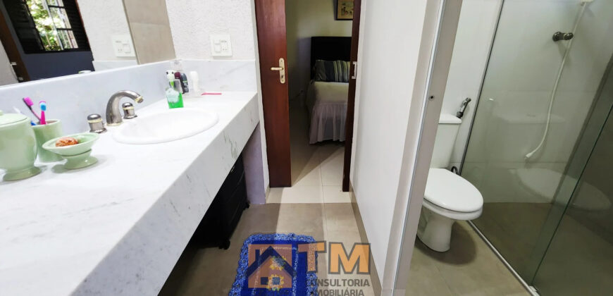 EXCELENTE CHACARA, COM LINDOS JARDINS, PARA QUEM BUSCA PAZ, TRANQUILADADE, LOCAL DE DESCANÇO, E CONTATO COM A NATUREZA, ALÉM DE UMA LINDA CASA PARA O CONFORTO DA FAMÍLIA.