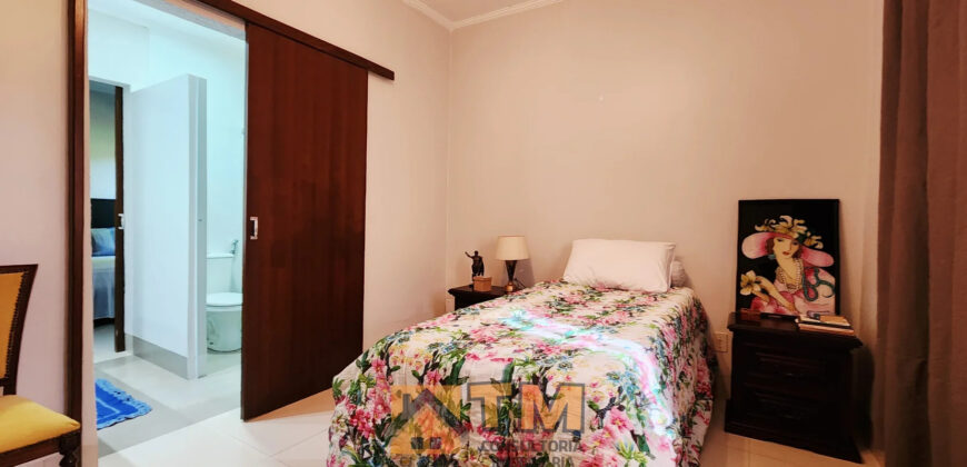 EXCELENTE CHACARA, COM LINDOS JARDINS, PARA QUEM BUSCA PAZ, TRANQUILADADE, LOCAL DE DESCANÇO, E CONTATO COM A NATUREZA, ALÉM DE UMA LINDA CASA PARA O CONFORTO DA FAMÍLIA.