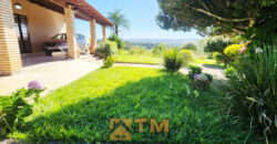 EXCELENTE CHACARA, COM LINDOS JARDINS, PARA QUEM BUSCA PAZ, TRANQUILADADE, LOCAL DE DESCANÇO, E CONTATO COM A NATUREZA, ALÉM DE UMA LINDA CASA PARA O CONFORTO DA FAMÍLIA.