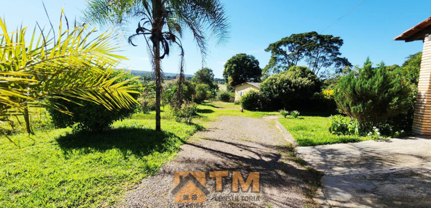 EXCELENTE CHACARA, COM LINDOS JARDINS, PARA QUEM BUSCA PAZ, TRANQUILADADE, LOCAL DE DESCANÇO, E CONTATO COM A NATUREZA, ALÉM DE UMA LINDA CASA PARA O CONFORTO DA FAMÍLIA.