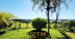 EXCELENTE CHACARA, COM LINDOS JARDINS, PARA QUEM BUSCA PAZ, TRANQUILADADE, LOCAL DE DESCANÇO, E CONTATO COM A NATUREZA, ALÉM DE UMA LINDA CASA PARA O CONFORTO DA FAMÍLIA.