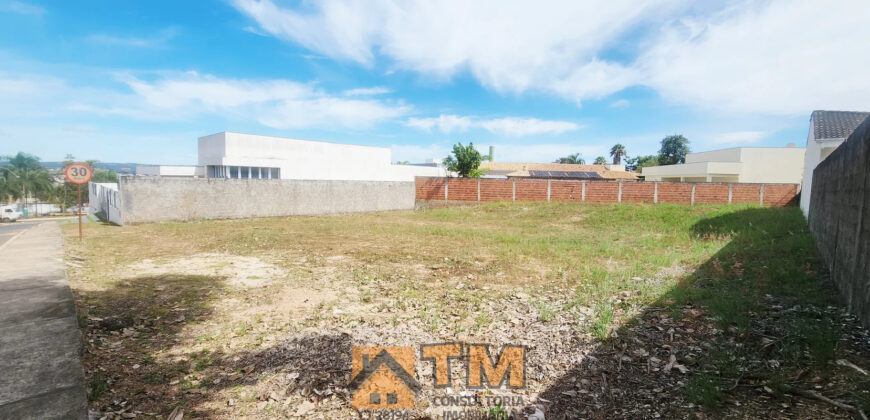 Você está em busca de construir um lar dos seus sonhos? Não procure mais! Temos um excelente Lote para você e sua família no condomínio Ouro Vermelho II muito bem localizado.