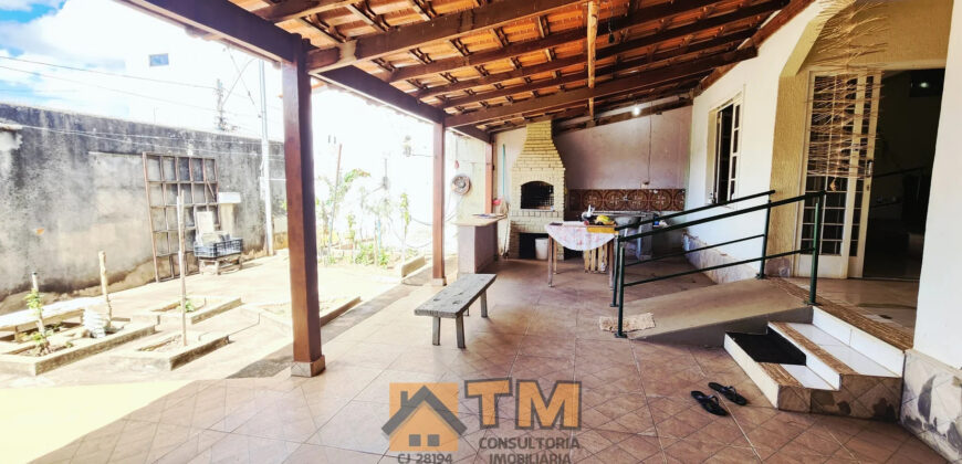 OPORTUNIDADE DE MORAR EM UMA DAS MELHORES LOCALIZAÇÕES DA CIDADE, BAIRRO CENTRO, PERTO DOS MELHORES COMERCIOS DA CIDADE, PROXIMA A PADARIA PAPIU, PERTO DE FARMACIA, PERTO DO VAREJÃO DA FARTURA, VALE A PENA CONHECER.