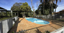 EXCELENTE CHACARA, COM LINDOS JARDINS, PARA QUEM BUSCA PAZ, TRANQUILADADE, LOCAL DE DESCANÇO, E CONTATO COM A NATUREZA, ALÉM DE UMA CASA PARA O CONFORTO FAMÍLIA.