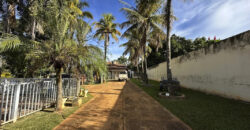 EXCELENTE CHACARA, COM LINDOS JARDINS, PARA QUEM BUSCA PAZ, TRANQUILADADE, LOCAL DE DESCANÇO, E CONTATO COM A NATUREZA, ALÉM DE UMA CASA PARA O CONFORTO FAMÍLIA.