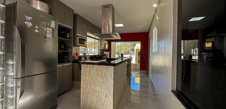 Casa com 4 Quartos, Lazer Completo e Spa no Condomínio Ouro do Itaipú – Jardim Botânico