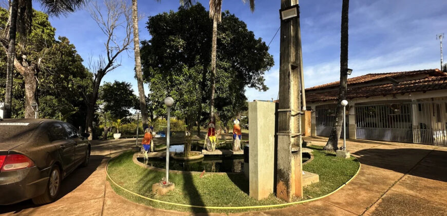 EXCELENTE CHACARA, COM LINDOS JARDINS, PARA QUEM BUSCA PAZ, TRANQUILADADE, LOCAL DE DESCANÇO, E CONTATO COM A NATUREZA, ALÉM DE UMA CASA PARA O CONFORTO FAMÍLIA.