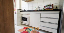 EXCELENTE APARTAMENTO TÉRREO, NO CONDOMÍNIO JARDINS DAS ACÁCIAS, PRÓXIMO A MERCADOS, FARMÁCIAS, POSTOS DE GASOLINA E PADARIAS, CONTA COM PORTARIA E RONDA 24HRS, E OFERECE CONFORTO E LAZER NOS PLAYGROUNDS PARA CRIANÇAS, CHURRASQUEIRA, QUADRA ESPORTIVA E SALA DE JOGOS.