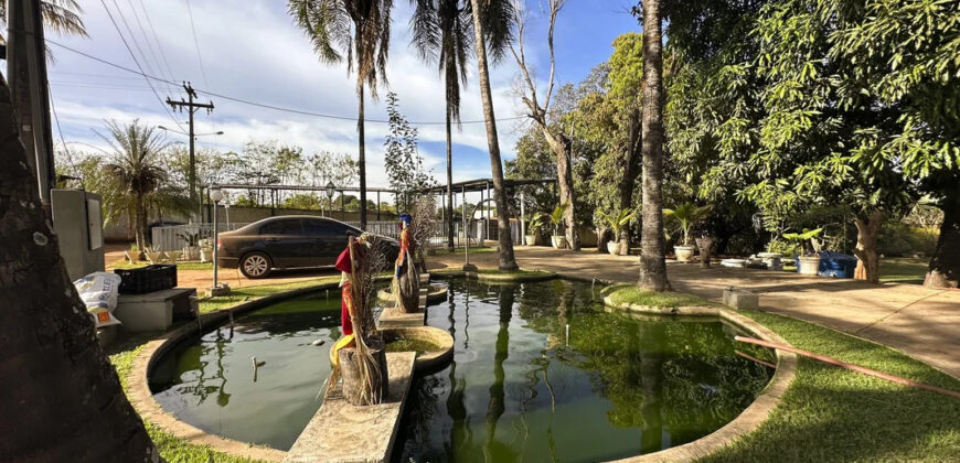 EXCELENTE CHACARA, COM LINDOS JARDINS, PARA QUEM BUSCA PAZ, TRANQUILADADE, LOCAL DE DESCANÇO, E CONTATO COM A NATUREZA, ALÉM DE UMA CASA PARA O CONFORTO FAMÍLIA.