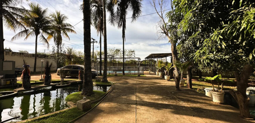 EXCELENTE CHACARA, COM LINDOS JARDINS, PARA QUEM BUSCA PAZ, TRANQUILADADE, LOCAL DE DESCANÇO, E CONTATO COM A NATUREZA, ALÉM DE UMA CASA PARA O CONFORTO FAMÍLIA.