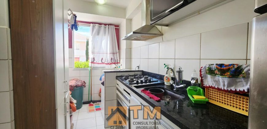 EXCELENTE APARTAMENTO TÉRREO, NO CONDOMÍNIO JARDINS DAS ACÁCIAS, PRÓXIMO A MERCADOS, FARMÁCIAS, POSTOS DE GASOLINA E PADARIAS, CONTA COM PORTARIA E RONDA 24HRS, E OFERECE CONFORTO E LAZER NOS PLAYGROUNDS PARA CRIANÇAS, CHURRASQUEIRA, QUADRA ESPORTIVA E SALA DE JOGOS.