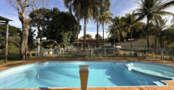 EXCELENTE CHACARA, COM LINDOS JARDINS, PARA QUEM BUSCA PAZ, TRANQUILADADE, LOCAL DE DESCANÇO, E CONTATO COM A NATUREZA, ALÉM DE UMA CASA PARA O CONFORTO FAMÍLIA.