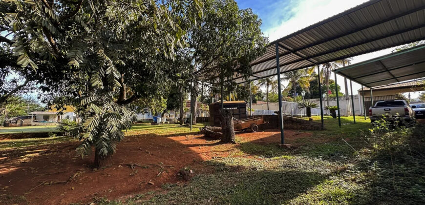 EXCELENTE CHACARA, COM LINDOS JARDINS, PARA QUEM BUSCA PAZ, TRANQUILADADE, LOCAL DE DESCANÇO, E CONTATO COM A NATUREZA, ALÉM DE UMA CASA PARA O CONFORTO FAMÍLIA.