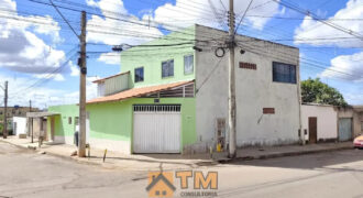 EXCELENTE SOBRADO DE ESQUINA NA QUADRA 104 DO BAIRRO RESIDENCIAL OESTE EM SÃO SEBASTIÃO DF. SÃO 3 MORADIAS COM ENTRADA INDEPENDENTE.