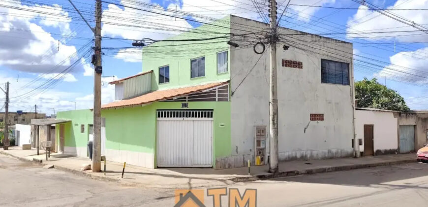 EXCELENTE SOBRADO DE ESQUINA NA QUADRA 104 DO BAIRRO RESIDENCIAL OESTE EM SÃO SEBASTIÃO DF. SÃO 3 MORADIAS COM ENTRADA INDEPENDENTE.