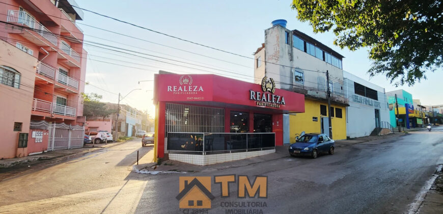 OPORTUNIDADE! IMÓVEL COMERCIAL, DE ESQUINA, LOJA E APARTAMENTOS