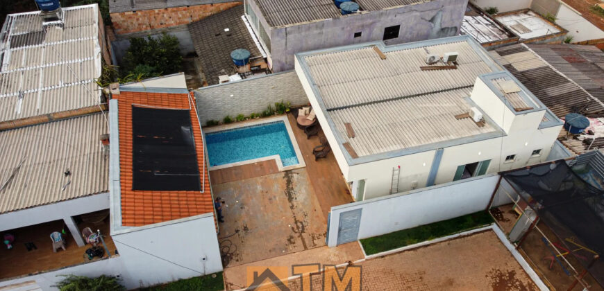 Maravilhosa Casa, Nova, Moderna, com Fino Acabamento, Armários Planejados, na Laje, no Condomínio Villages do Sol, Jardim Botânico /DF. Próxima ao condomínio Quintas dos Ipês.