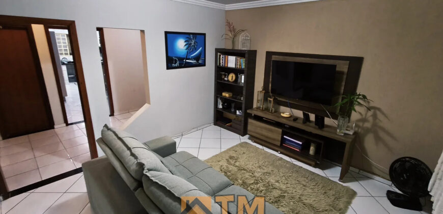 MARAVILHOSA CASA, TODA NA LAJE, COM ESTRUTURA PARA MAIS UM PAVIMENTO, ARMÁRIOS , BEM LOCALIZADA, PINTURA NOVA, PRONTA PARA MORAR! NO BAIRRO RESIDENCIAL OESTE, EM SÃO SEBASTIÃO/DF.