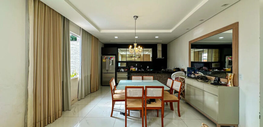 Maravilhosa Casa, Nova, Moderna, com Fino Acabamento, Armários Planejados, na Laje, no Condomínio Villages do Sol, Jardim Botânico /DF. Próxima ao condomínio Quintas dos Ipês.