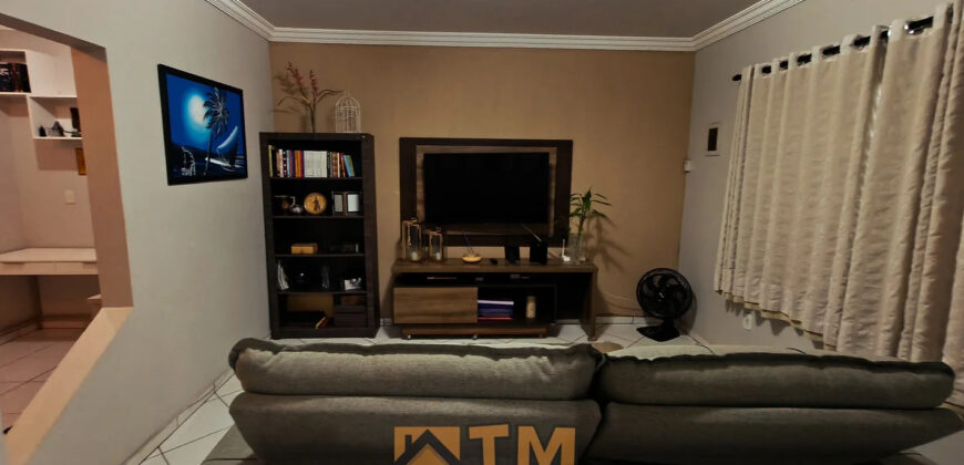 MARAVILHOSA CASA, TODA NA LAJE, COM ESTRUTURA PARA MAIS UM PAVIMENTO, ARMÁRIOS , BEM LOCALIZADA, PINTURA NOVA, PRONTA PARA MORAR! NO BAIRRO RESIDENCIAL OESTE, EM SÃO SEBASTIÃO/DF.