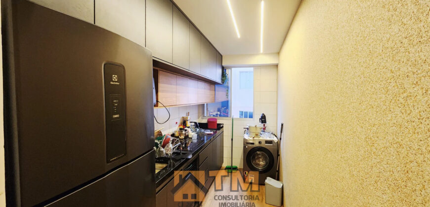 EXCELENTE APARTAMENTO TODO REFORMADO, COM ARMÁRIOS PLANEJADOS, PROJETO DE ILUMINAÇÃO, NO PRIMEIRO ANDAR, DO CRIXAS III, EM SÃO SEBASTIÃO/DF.