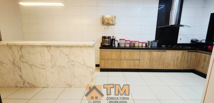 MARAVILHOSA CASA, COM FINO ACABAMENTO, ARMÁRIOS PLANEJADOS, AUTOMAÇÃO, PISCINA AQUECIDA, CHURRASQUEIRA, PRONTA PARA MORAR!