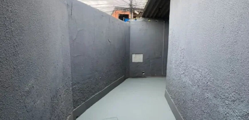 CASA DE ESQUINA, COM 2 QUARTOS, BEM LOCALIZADA, PINTURA NOVA, PRONTA PARA MORAR! NO BAIRRO SETOR TRADICIONAL, EM SÃO SEBASTIÃO/DF.