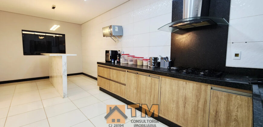 MARAVILHOSA CASA, COM FINO ACABAMENTO, ARMÁRIOS PLANEJADOS, AUTOMAÇÃO, PISCINA AQUECIDA, CHURRASQUEIRA, PRONTA PARA MORAR!