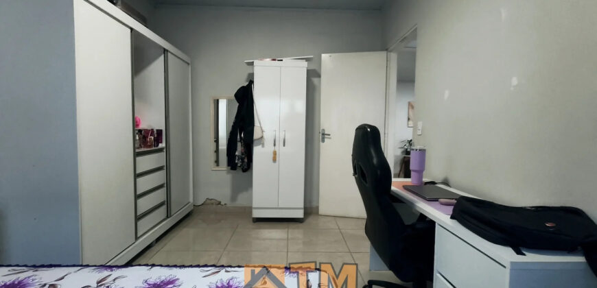 EXCELENTE CASA COM 4 QUARTOS, DE ESQUINA, NASCENTE, ARMÁRIOS , CHURRASQUEIRA, BEM LOCALIZADA, PROXIMA AO SUPER MERCADO UNIÃO NO BAIRRO RESIDENCIAL OESTE, EM SÃO SEBASTIÃO/DF.