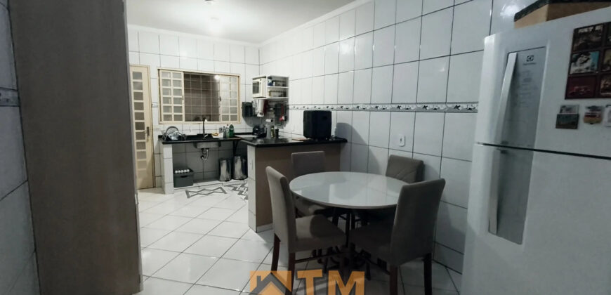 MARAVILHOSA CASA, TODA NA LAJE, COM ESTRUTURA PARA MAIS UM PAVIMENTO, ARMÁRIOS , BEM LOCALIZADA, PINTURA NOVA, PRONTA PARA MORAR! NO BAIRRO RESIDENCIAL OESTE, EM SÃO SEBASTIÃO/DF.