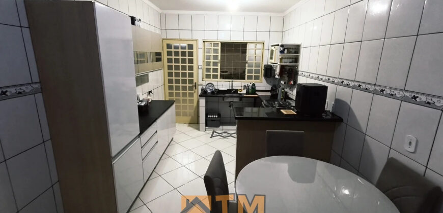 MARAVILHOSA CASA, TODA NA LAJE, COM ESTRUTURA PARA MAIS UM PAVIMENTO, ARMÁRIOS , BEM LOCALIZADA, PINTURA NOVA, PRONTA PARA MORAR! NO BAIRRO RESIDENCIAL OESTE, EM SÃO SEBASTIÃO/DF.