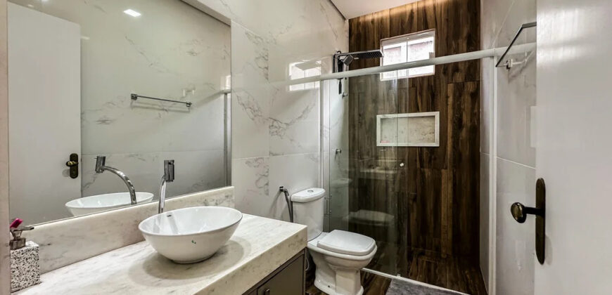 Maravilhosa Casa, Nova, Moderna, com Fino Acabamento, Armários Planejados, na Laje, no Condomínio Villages do Sol, Jardim Botânico /DF. Próxima ao condomínio Quintas dos Ipês.