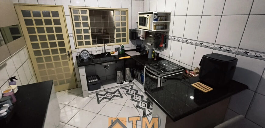 MARAVILHOSA CASA, TODA NA LAJE, COM ESTRUTURA PARA MAIS UM PAVIMENTO, ARMÁRIOS , BEM LOCALIZADA, PINTURA NOVA, PRONTA PARA MORAR! NO BAIRRO RESIDENCIAL OESTE, EM SÃO SEBASTIÃO/DF.