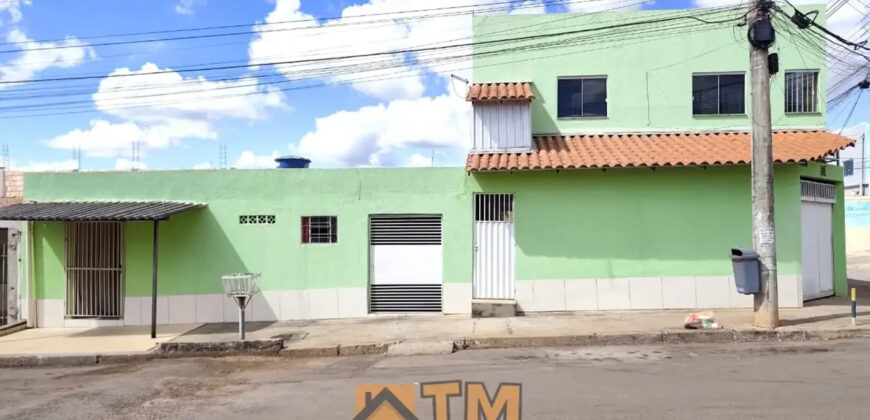 EXCELENTE SOBRADO DE ESQUINA NA QUADRA 104 DO BAIRRO RESIDENCIAL OESTE EM SÃO SEBASTIÃO DF. SÃO 3 MORADIAS COM ENTRADA INDEPENDENTE.