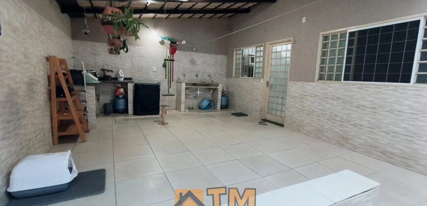 MARAVILHOSA CASA, TODA NA LAJE, COM ESTRUTURA PARA MAIS UM PAVIMENTO, ARMÁRIOS , BEM LOCALIZADA, PINTURA NOVA, PRONTA PARA MORAR! NO BAIRRO RESIDENCIAL OESTE, EM SÃO SEBASTIÃO/DF.