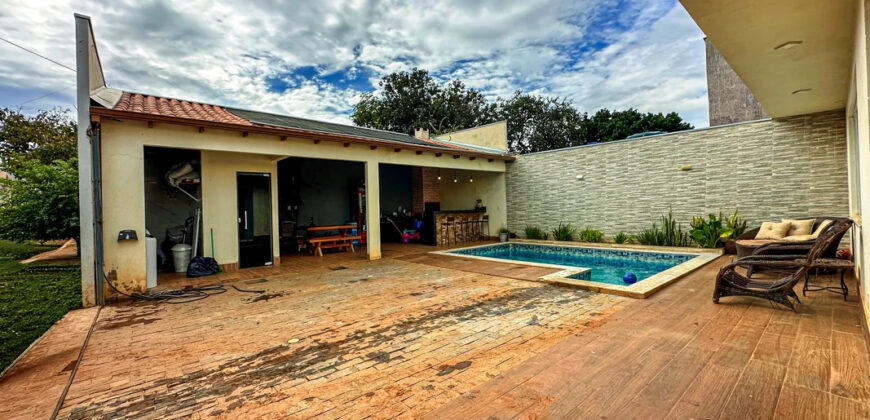 Maravilhosa Casa, Nova, Moderna, com Fino Acabamento, Armários Planejados, na Laje, no Condomínio Villages do Sol, Jardim Botânico /DF. Próxima ao condomínio Quintas dos Ipês.