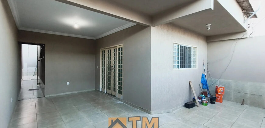 MARAVILHOSA CASA, TODA NA LAJE, COM ESTRUTURA PARA MAIS UM PAVIMENTO, ARMÁRIOS , BEM LOCALIZADA, PINTURA NOVA, PRONTA PARA MORAR! NO BAIRRO RESIDENCIAL OESTE, EM SÃO SEBASTIÃO/DF.
