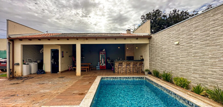 Maravilhosa Casa, Nova, Moderna, com Fino Acabamento, Armários Planejados, na Laje, no Condomínio Villages do Sol, Jardim Botânico /DF. Próxima ao condomínio Quintas dos Ipês.