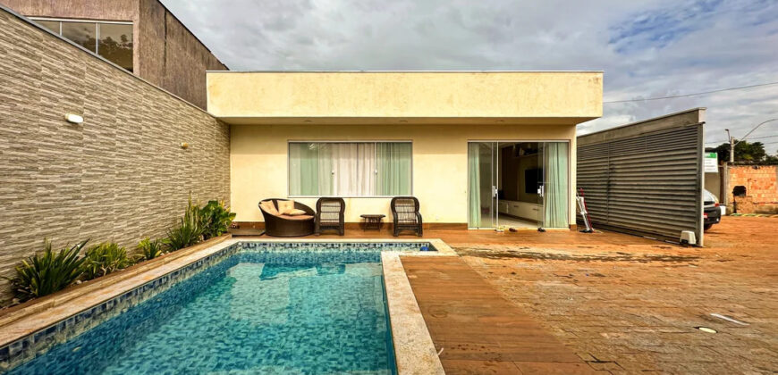 Maravilhosa Casa, Nova, Moderna, com Fino Acabamento, Armários Planejados, na Laje, no Condomínio Villages do Sol, Jardim Botânico /DF. Próxima ao condomínio Quintas dos Ipês.