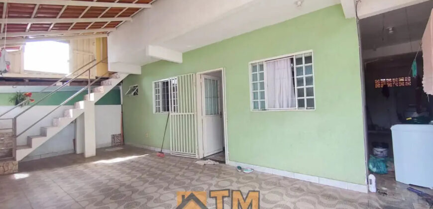 EXCELENTE SOBRADO DE ESQUINA NA QUADRA 104 DO BAIRRO RESIDENCIAL OESTE EM SÃO SEBASTIÃO DF. SÃO 3 MORADIAS COM ENTRADA INDEPENDENTE.