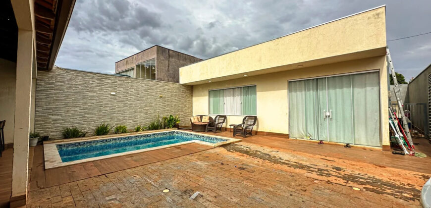 Maravilhosa Casa, Nova, Moderna, com Fino Acabamento, Armários Planejados, na Laje, no Condomínio Villages do Sol, Jardim Botânico /DF. Próxima ao condomínio Quintas dos Ipês.