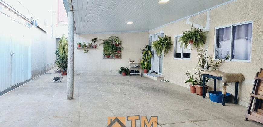 EXCELENTE CASA COM 4 QUARTOS, DE ESQUINA, NASCENTE, ARMÁRIOS , CHURRASQUEIRA, BEM LOCALIZADA, PROXIMA AO SUPER MERCADO UNIÃO NO BAIRRO RESIDENCIAL OESTE, EM SÃO SEBASTIÃO/DF.
